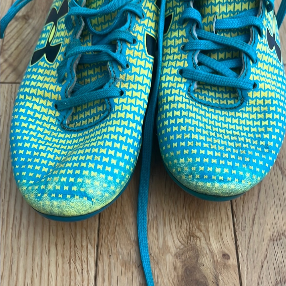 Under Armour Yellow and Blue Soccer Cleats Sz 3.5 used -Make An Offer- - Picture 6 of 13